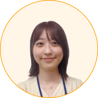 講師の写真：女性、茶髪、笑顔